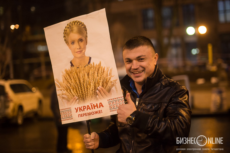 Вечером стало известно, что Юлия Тимошенко освобождена из тюрьмы и направляется на майдан