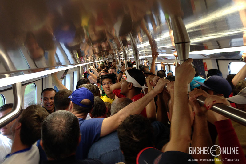 Путь на «Маракану» через давку в метро