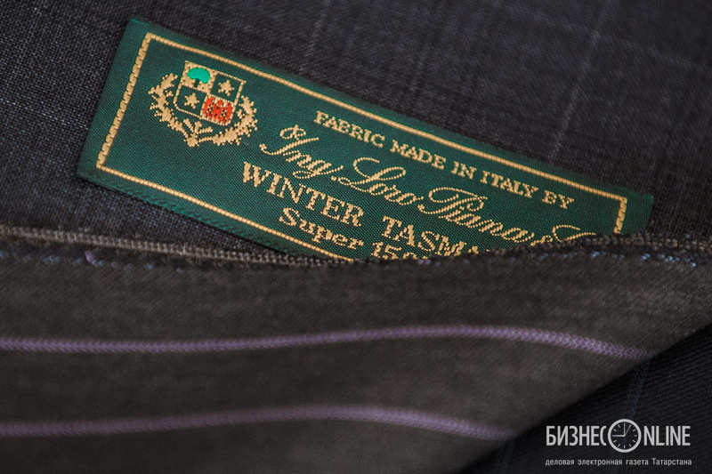 Ткань из коллекции Winter Tasmanian от Loro Piana (шерсть 150's). Довольно тонкое кручение и очень красивая фактура полотна. Специально для осенне-зимнего сезона 