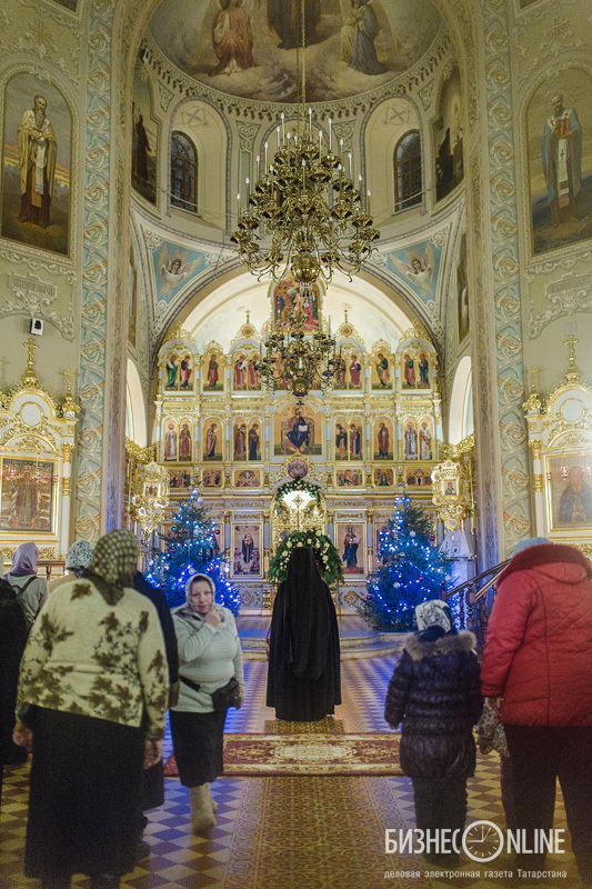 Закончились праздничные мероприятия в Свияжске рождественской службой в Соборе Богоматери Всех Скорбящих Радости.