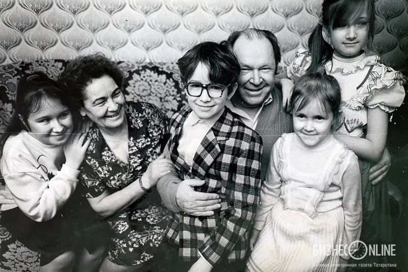 Сабиров М.Г. с женой и внуками