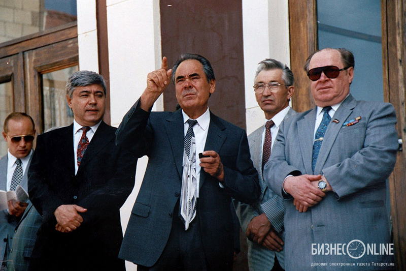На праздновании Дня Победы. Слева направо: Мухаметшин Ф.Х., Шаймиев М.Ш., заместитель премьер-министра РТ Хайруллин И.К., Сабиров М.Г., май 1994 г.