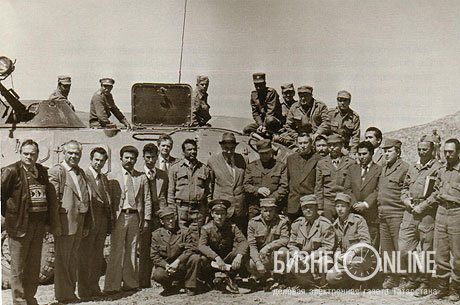 Ф.А.Табеев с группой советских и афганских военных специалистов