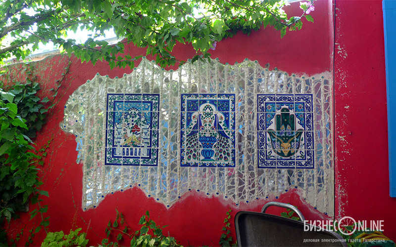 Мозаика в саду по тунисским мотивам