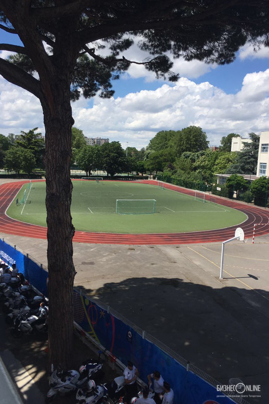 Игровая площадка у стадиона в Тулузе