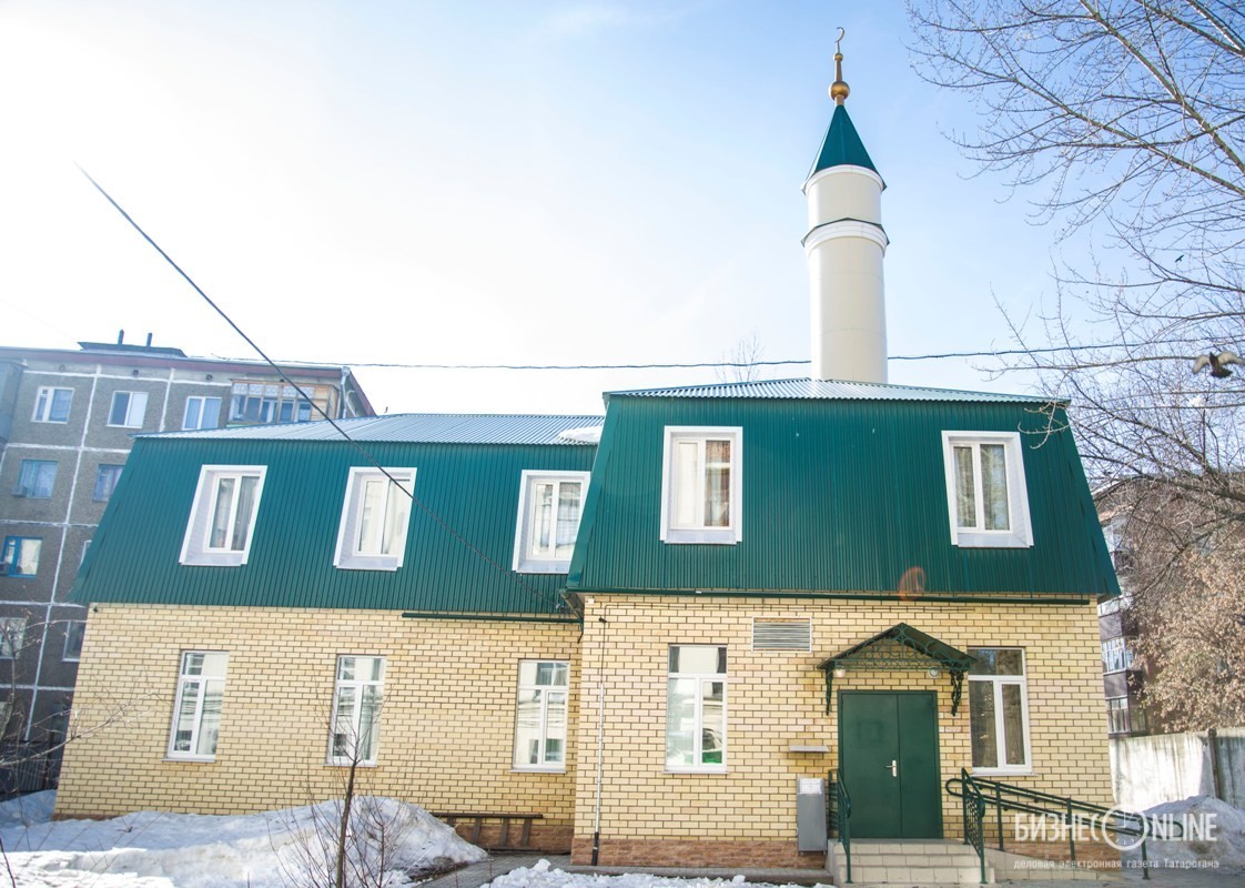 Новое двухэтажное здание мечети «Миргазиян» (мечеть назвали в честь основателя и первого имама «Аль-Ихлас»), построенное по инициативе мэрии Казани