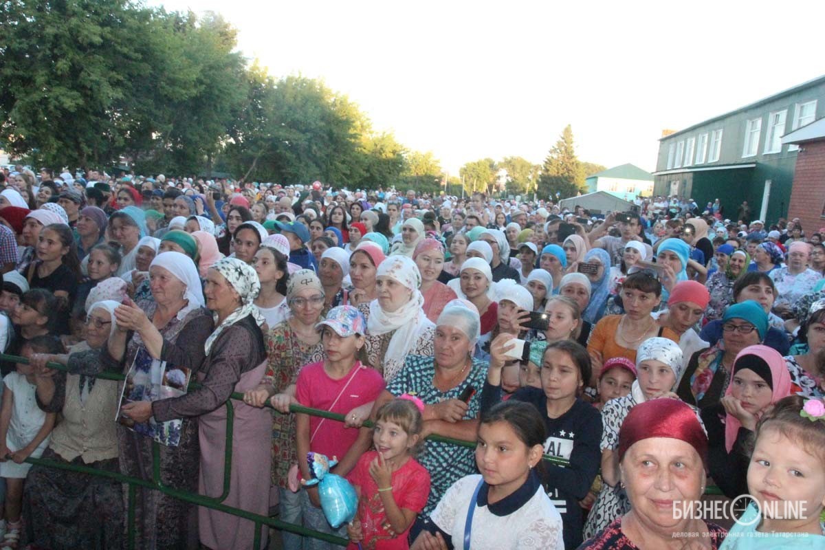 Погода средняя елюзань сейчас. Средняя Елюзань. Свадьбы в средней Елюзани. Самое большое татарское село средняя Елюзань. Елюзань жители.