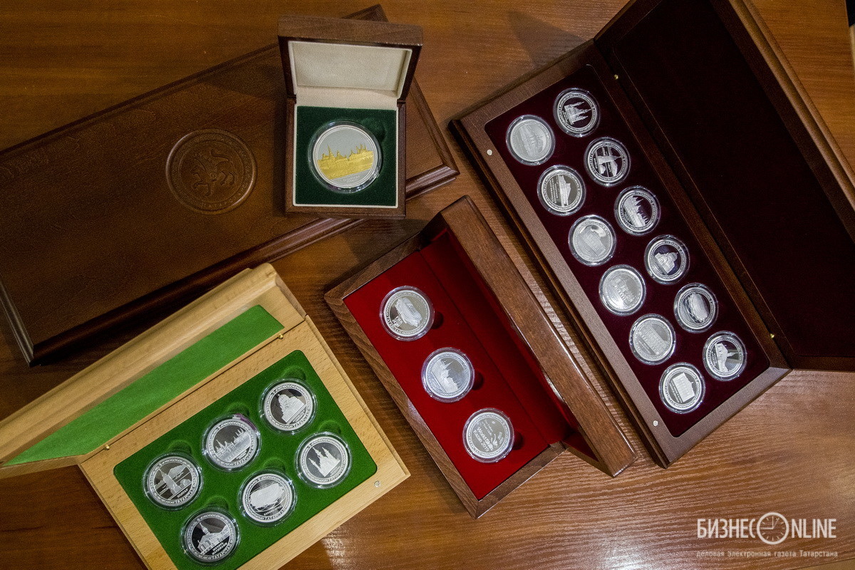 Образцы производства различных  памятных монет