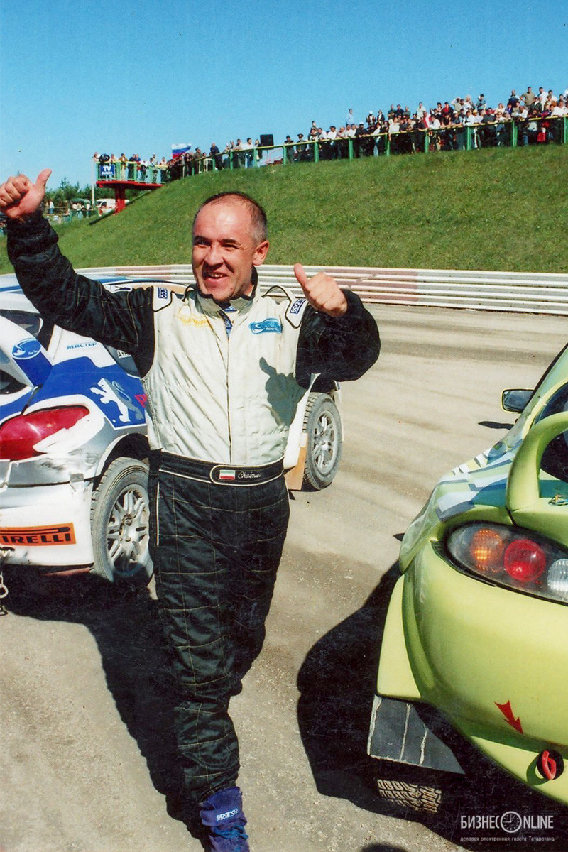 Гендиректор ОАО "Татавтодор" Айрат Шаймиев во время 7-го этапа чемпионата Европы по автомобильному кроссу на автодроме "Высокая гора" (2003 год)