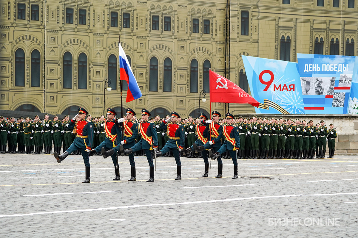 Войска НАТО на красной площади парад 9 мая. Парад 9 мая прохождение в Москве. Поздравления с днём параде. Будет ли парад на 9 мая 2022 года в России.
