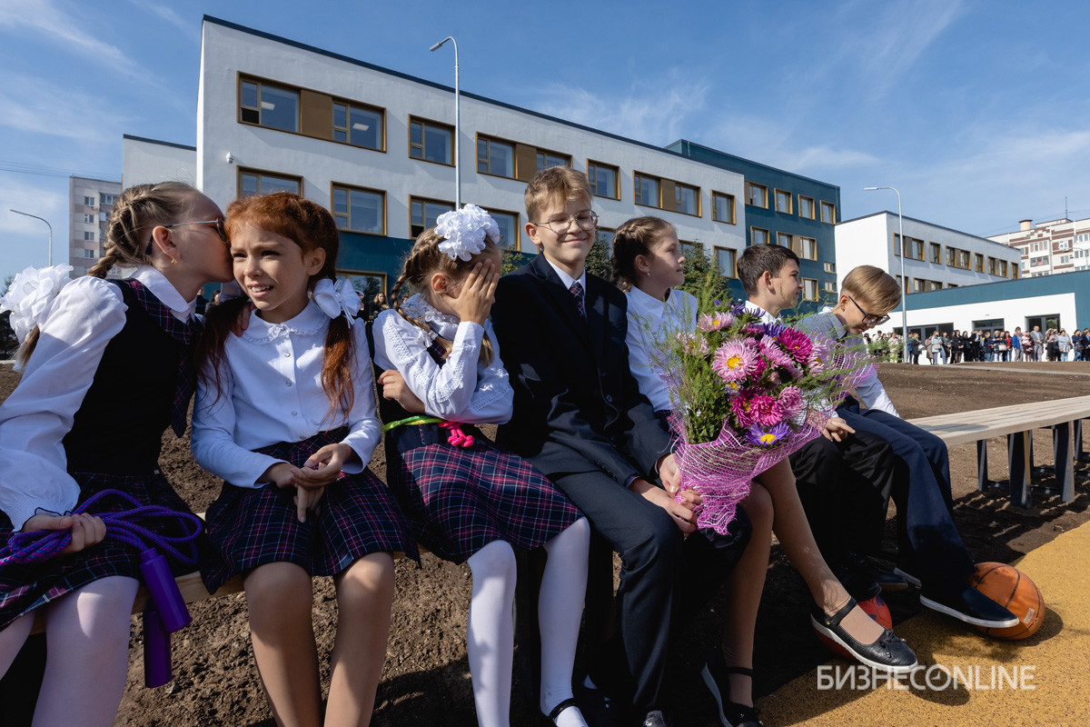 Класс школы 175 казань. Фото из гимназии 175. Фото с места Казанской гимназии.
