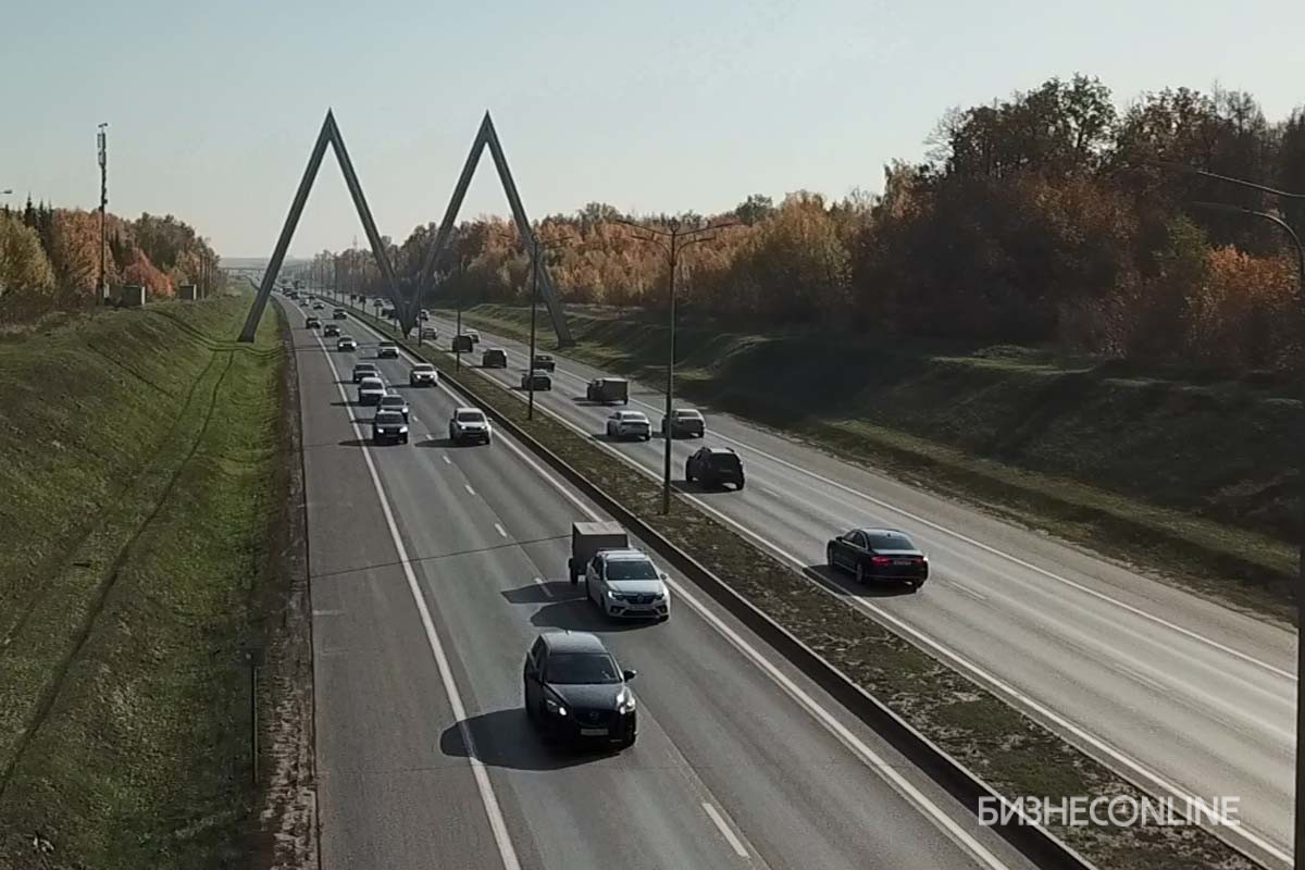 Концепция дублера Оренбургского тракта обновилась. По новому проекту, «двойник» станет вдвое длиннее, а его конечной точкой будет перекресток на Атабаевской трассе, в 5 км от развязки магистрали М12