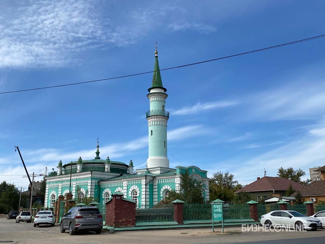 Одноминаретная каменная мечеть