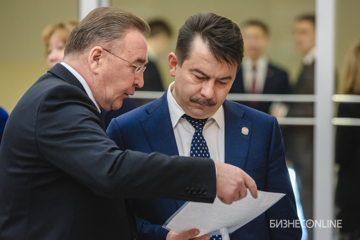 Председатель татарстанского регионального отделения ВСМС Альберт Хабибуллин (слева) и Марат Садыков перед заседанием Госсовета РТ