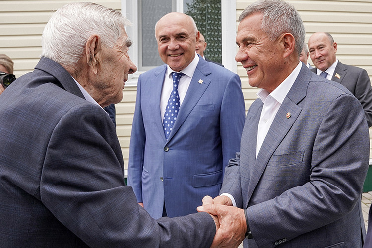 На фото слева Леонид Мачтаков
