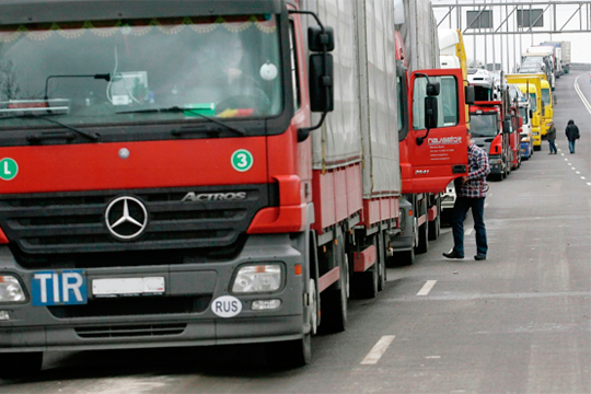 Участники рынка говорят, что на «О2» и «Олимп» сегодня в совокупности приходится около 700-750 грузовиков, в основном марки Mercedes-Benz