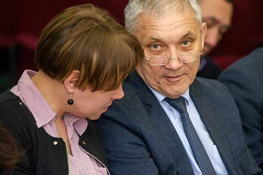 Исход из администрации района и соответственно из рейтинга, начался еще в июле. Ринат Хайруллин и Зуфар Касимов написали тогда заявления о предоставлении им отпусков с последующим увольнением