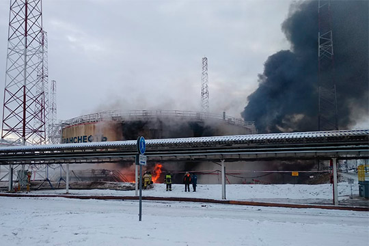 4 декабря в 10.28 в ЦУКС ГУ МЧС России по РТ поступило сообщение о пожаре на нефтеперекачивающей станции Калейкино в Альметьевском районе. Пожару был присвоен ранг № 3