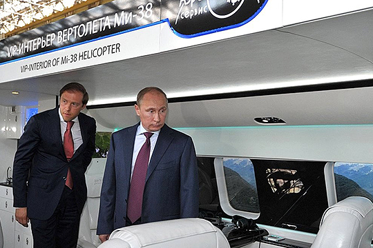 Сегодня передают всего лишь один гражданский борт Ми-38 в VIP-варианте. Ходят слухи, что это «салон» для министра промышленности и торговли РФ Дениса Мантурова (слева)