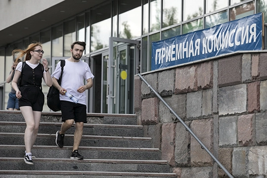 Молодежь и вовсе ориентирована на бегство из Челнов — так, по данным опроса самого же КАМАЗа, 83% местных старшеклассников хотели бы покинуть город