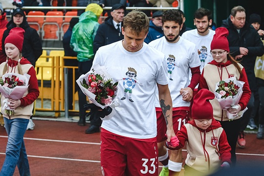 Перед игрой Слуцкий звал девушек и женщин на футбол — на 8 марта от «Рубина» ждали знаковых изменений в игре и долгожданной победы