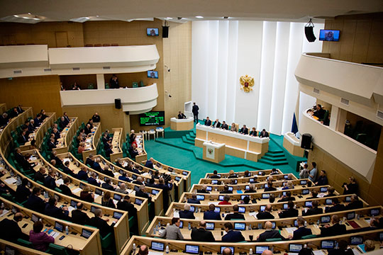 Установление итогов голосования региональных парламентов по одобрению поправок в Конституцию РФ прошло в дежурном режиме, заняв не больше 15 минут