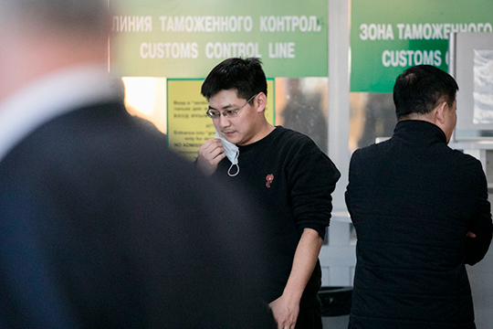 Сообщается, что сейчас министерством транспорта РТ с авиаперевозчиками прорабатывается вопрос временного ограничения рейсов из Татарстана за рубеж (включая страны СНГ) и обратно, в том числе и чартеры