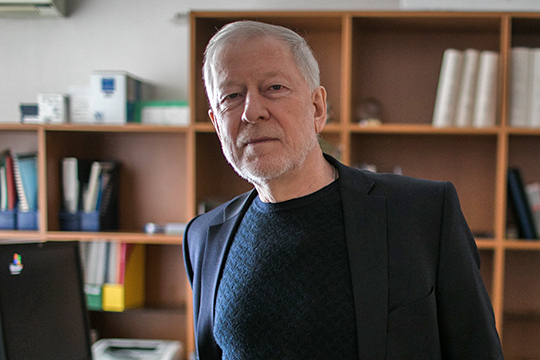 «Власти поймут, что удержать рубль не удастся, и отпустят его к 110 за доллар»