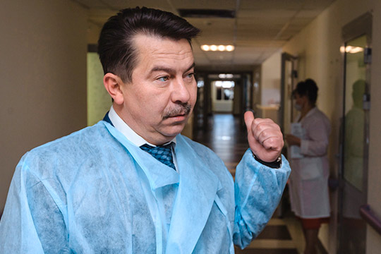 «Надеюсь, эти койки нам не понадобятся»: Марат Садыков готовится к «худшему сценарию»