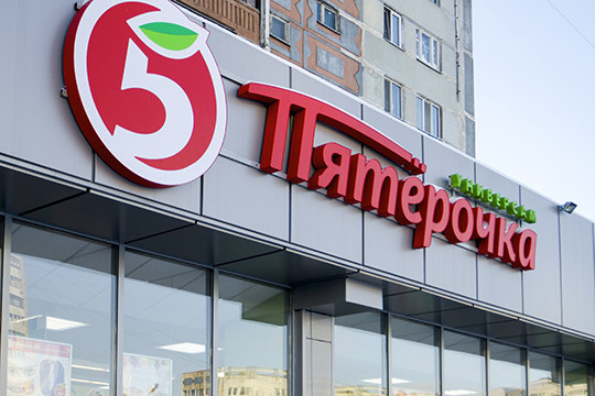 Сеть магазинов «Пятерочка» в условиях пандемии объявила о собственном сервисе доставки продуктов, сейчас он работает в Москве и в Казани