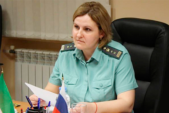 Елена Степанова курирует вопросы организационно-контрольной работы, документационного обеспечения и работы с обращениями граждан