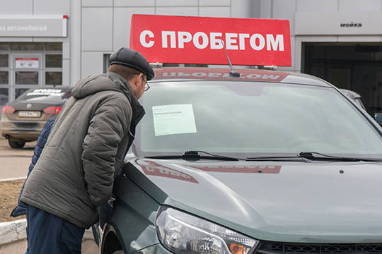 Падение рубля привело к тому, что на вторичном рынке цены на машины выросли на 15%. Однако малый спрос привел к тому, что цены сперва вернулись к старым значениям, а позднее начали идти вниз