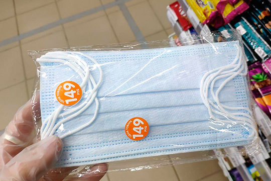 В «Fix Price» наш корреспондент нашел упаковку с 5 одноразовыми масками за 149 рублей