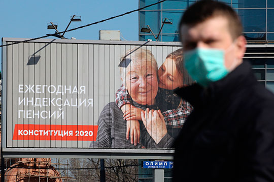 «Будет безопаснее, чем поход в магазин»: как Путина «уговорили» пустить народ к урнам