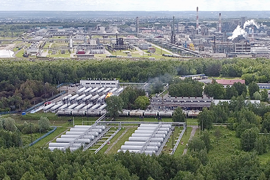 Всего в хранилище у «Газпрома сжиженного газа» 24 цистерны. Все они расположены в три ряда по 8 резервуаров