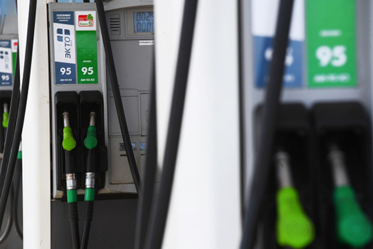 Оптовые цены на 95-й бензин уверенно и безостановочно росли с середины апреля, и за два месяца подскочили более чем на 50%