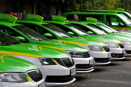 Компания «Таксовичкоф» накануне объявила о планах открыть филиал в Казани — перевозчик создал альянс с экс-партнером Яндекс.Такси «Голд Стар»