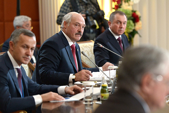 «Если у Лукашенко замаячит реальная перспектива отстранения от власти, а вслед за этим суд и другие последствия для него лично, трудно сказать, до какой черты он пойдет. То же самое можно сказать про Путина, его силовиков, окружение»