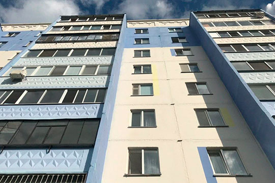 «Только вчера он играл здесь…»: в Альметьевске из окна 9-го этажа выпал трехлетний малыш