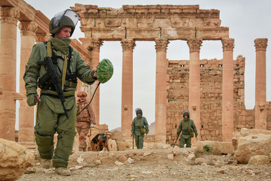 Местные спецслужбы изымают контрабанду, но в арабскую республику возвращается далеко не все — часть артефактов забирают местные музеи, обещая выслать их обратно в Сирию, когда в стране будет спокойно и безопасно