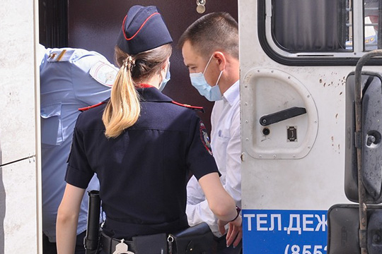 Главе тукаевского исполкома вызывали скорую, но все равно увезли в СИЗО