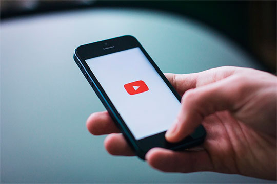 Видеохостинг YouTube, который контролирует американский холдинг Google, удалил аккаунт телеканала «Царьград» без возможности восстановления