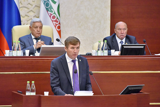 Последним вопросом повестки стало выступление министра экономики РТ Мидхата Шагиахметова. Он доложил об оказанной за полугодие поддержке субъектов малого и среднего предпринимательства