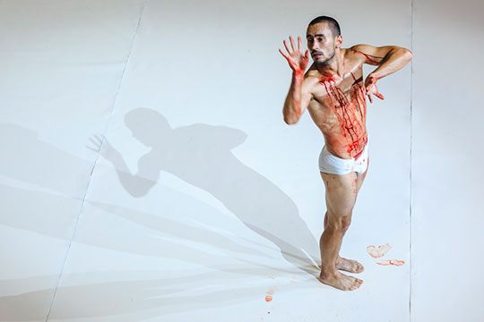 Туфан Имамутдинов вместе с Нурбеком Батуллой (на фото) поразил всех «кровавым» спектаклем «Дэрдменд»