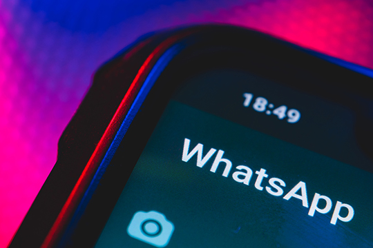 Мобильник Торрента был взломан и поставлен «на утечку данных» с помощью программы Pegasus, наделённой способностью проникать в нужные терминалы через уязвимости чрезвычайно популярной в Европе «болталки» WhatsApp