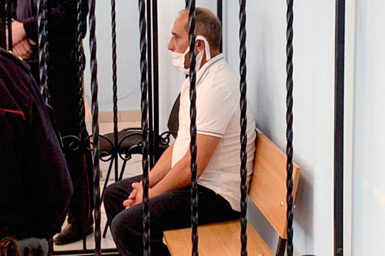 парень в суде за решеткой. министр здравоохранения ростовской области 2020. гендиректор метрострой северная столица. клетка для подсудимых. ик-1 ярославль.