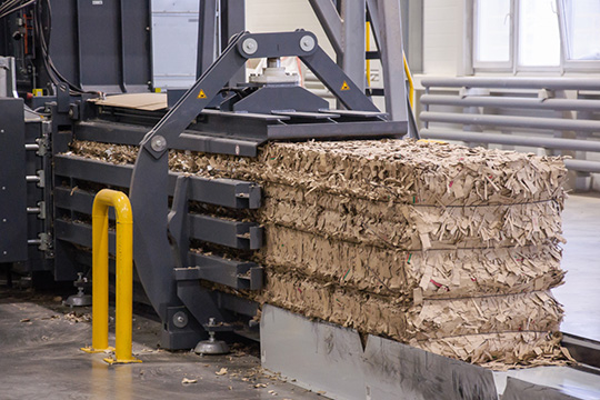 Из 300 тонн собираемых бумажных отходов около 60 тонн перерабатывается на площадке «Буматики» в эковату, остальной объем поставляется на переработку картонно-бумажным комбинатам