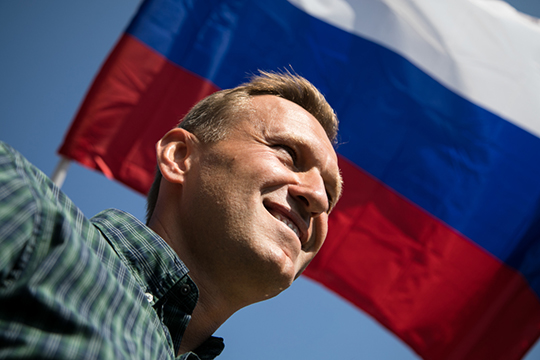 «Я знаю, что в глазах Путина Навальный — не угроза. Вот в глазах окружающих людей президента он угроза. А Путин после победы на референдуме по поправкам в Конституцию (он это расценивает как победу) вообще расслабился»