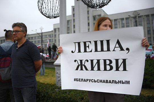 «Слушайте, ну там поднимают три плакаты из десяти. На новость об отравлении Навального нет реакции публичной. Где те люди, которые его поддерживали? Их нет»