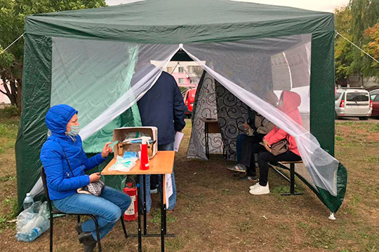 Временные избирательные участки в Набережных Челнах исправно заработали в палатки во дворах с 8.00